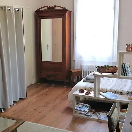 Joli Vue Sur L'eglise Apartment *